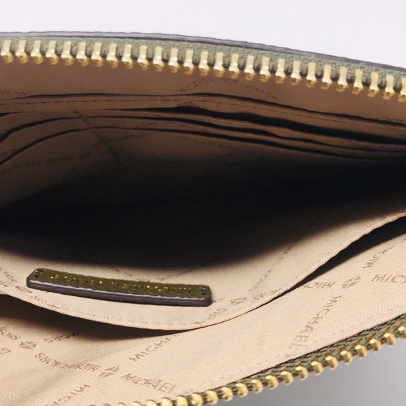 Michael Kors Hand Clutch - Picture 4 of 5